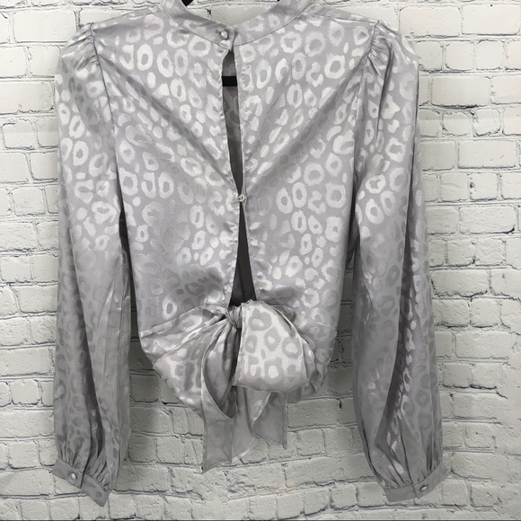 Beautiful silver print back tie blouse top - Picture 9 of 9
